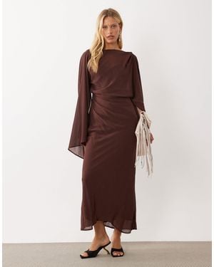 ASOS Midaxi-kleid mit kimonoärmeln, cape-detail, drapierung und rückenausschnitt - Braun