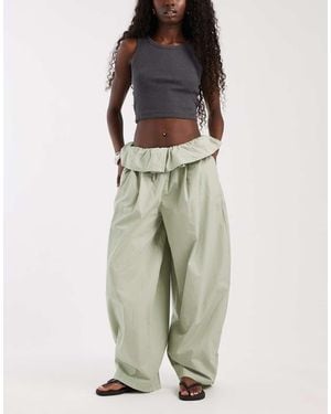 ASOS Poplin Broek Met Omslag En Plooien En Wijde Pijpen - Groen