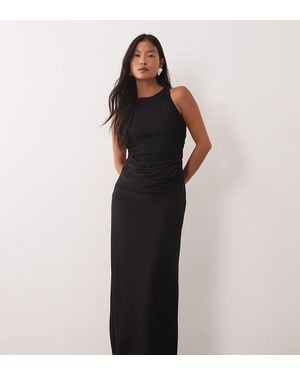 TFNC London Vestido Largo De Encaje Con Cuello Nadador, Espalda Abierta Drapeada Y Detalle De Caída En - Negro