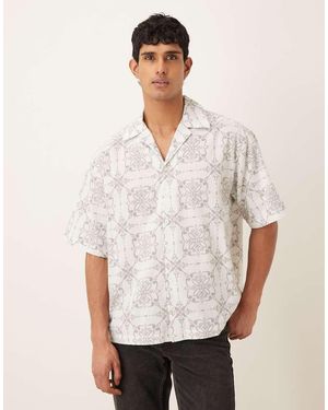 ASOS Camisa Extragrande Con Estampado De Mosaico De -Neutro - Blanco