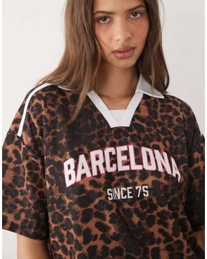 ASOS Top Extragrande De Manga Corta Con Estampado Gráfico De Leopardo - Marrón