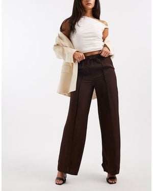 New Look Pantalon large en satin - marron - Noir