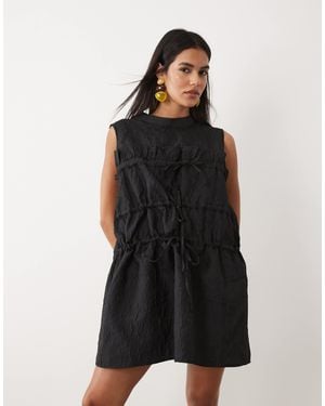 Ghospell Amina - robe courte sans manches froncée à détail nœud - Noir