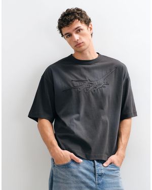 ASOS Kastiges oversize-t-shirt mit applikation - Grau