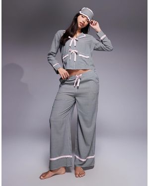 River Island – pyjama mit em vichykaromuster und rüschenkragen - Grau
