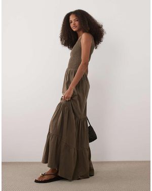 Brave Soul Maxi Jurk Met Lage Ronde Hals, Gesmokt Lijfje En Rok Met Stroken - Bruin