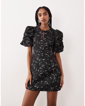 Gina Tricot Vestido Corto Con Insertos Metálicos Plateados Con Brocado De Rosas Y Mangas Abullonadas De - Negro