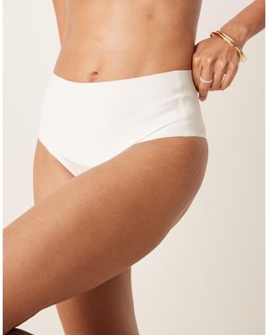 Spanx Undietectable - tanga ultra lisse - poudre - Blanc
