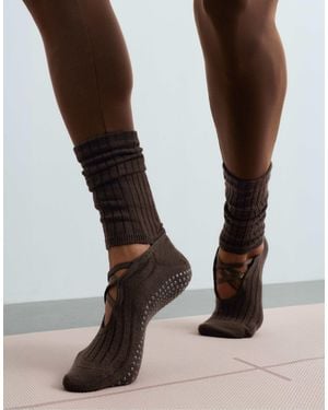 Oysho Lange klassische, gepolsterte socken für yoga und pilates mit baumwollmix und doppelriemen - Braun