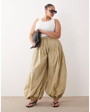 ARRANGE Curve Utility Pleated Balloon Leg Pants - Natural