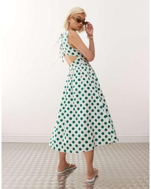 Reclaimed (vintage) Vestito Midi Dalle Linee Pulite A Pois Con Corpino Aderente E Gonna A Ruota - Bianco