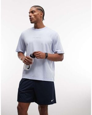 Nike Athletic Club Script Logo Geperforeerd T-Shirt - Wit