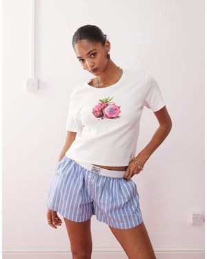 Monki Camiseta Blanca Con Diseño Encogido Y Estampado De Pitaya De - Blanco
