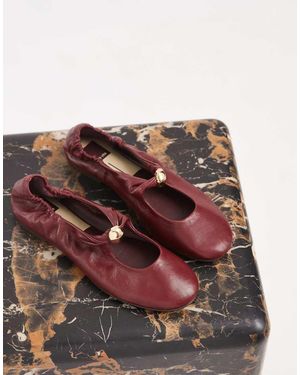 Dolce Vita Cornel Bailarinas Con Detalle Dorado En Color Burdeos Oscuro-Rojo