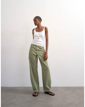 TOPSHOP Barrel Mid Rise Jean - White