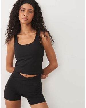4505 Soft Touch Scoop Neck Vest With Inner Bra And Removable Padding - Black