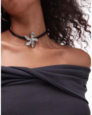 TOPSHOP Nellie Choker Necklace With Flower Pendant - Black