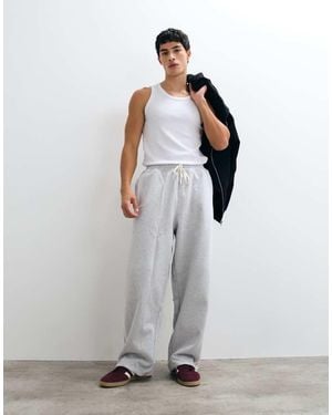 adidas Originals Pantalón Jogger De Felpa De Pernera Recta En Gris - Blanco