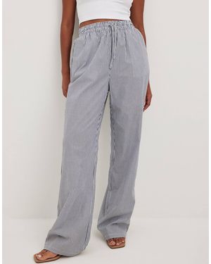 NA-KD Pantalon à rayures avec cordon - Gris