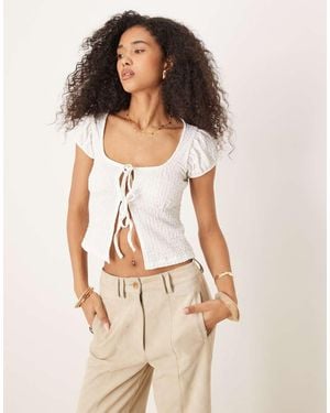 ASOS Top Estilo Babydoll Con Lazadas Delanteras De Tejido Texturizado De - Neutro