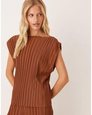Vila Slash Neck Plisse Top Co-ord - Brown