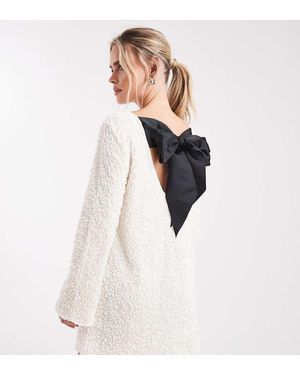 Only Petite Vestito Corto Con Paillettes E Fiocco Sul Retro - Bianco