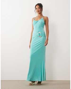 TFNC London Vestido Largo Color Aguamarina Ceñido Con Cuello Halter De Tirantes Y Detalle De Herraje-Azul