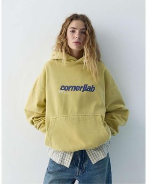 Pull&Bear Felpa Con Cappuccio Gialla Con Grafica Stampata - Giallo