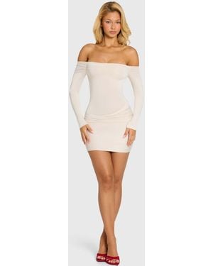 Oh Polly Schmal fallendes minikleid mit schulterfreiem ausschnitt und drapierung - Weiß
