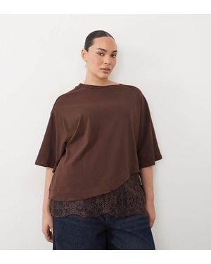 ASOS Asos Design Curve T-Shirt Met Korte Mouwen En Kanten Zoom - Bruin