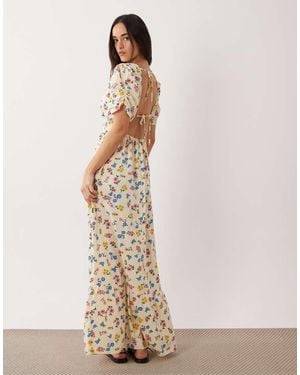 Wednesday's Girl Short Sleeve Tie Detail Floaty Maxi Dress - White