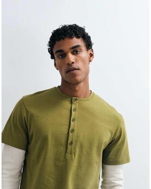 ASOS T-Shirt Regular Fit A Maniche Lunghe Con Serafino E Doppio Strato - Verde