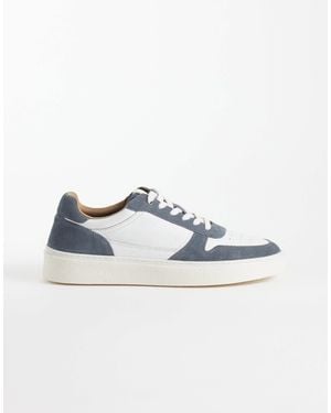 ASOS – schnürsneaker aus einsätzen aus weißem leder und blauem wildleder mit gummisohle