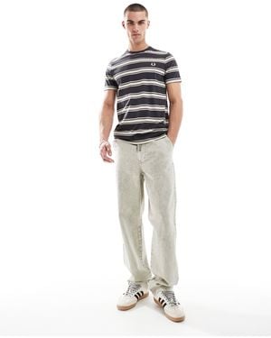 Fred Perry – t-shirt mit feinen querstreifen - Grau