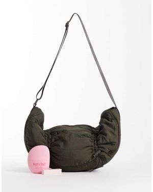 4505 Woven Sing Bag With Ruched Detail And Inner Pocket - Black