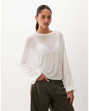 ASOS Strickoberteil mit fledermausärmeln, transparent und tailliert - Weiß