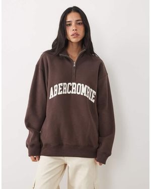 Abercrombie & Fitch Sudadera Con Logo Frontal Y Cremallera De 1/4 - Marrón