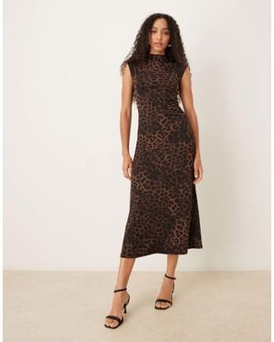 Mango – midaxi-kleid mit kappärmeln und leopardenmuster - Natur