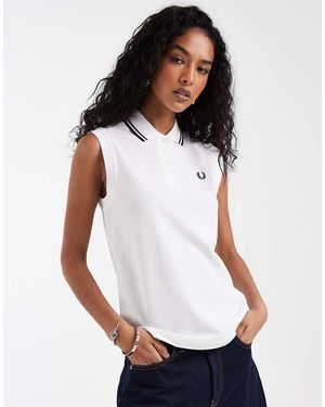 Fred Perry Mouwloos Poloshirt Met Dubbel Gekleurd Randje - Wit