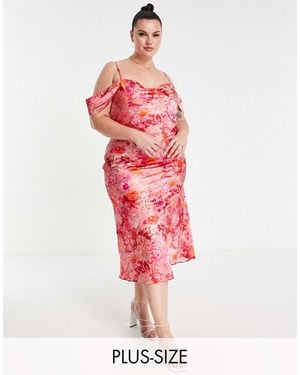 Hope & Ivy Plus – schulterfreies midikleid aus satin - Pink