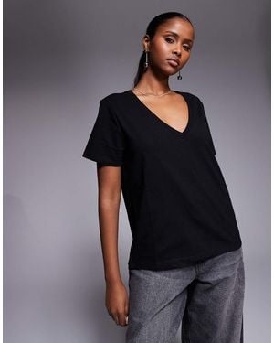 GOOD AMERICAN Classic V Neck T-Shirt - Black