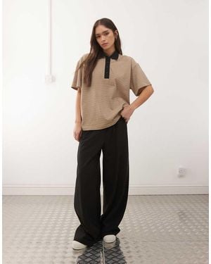 Monki Polo Beis Y Negro A Rayas De Manga Corta Y Corte Cuadrado De -Neutro