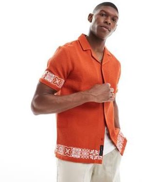 Native Youth Chemise gaufrée avec broderies - délavé - Rouge