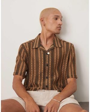 ASOS Chemise coupe carrée à rayures en maille au crochet avec col à revers profonds - Marron