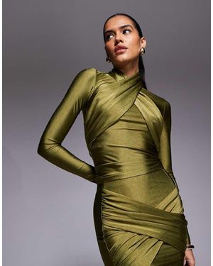 Ruched & Ready Top Verde Ultrabrillante Moldeador Con Cuello Halter Y Parte Delantera Drapeada Looked Twice De (Parte De Un Conjunto)