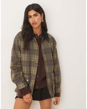 Abercrombie & Fitch Chaqueta A Cuadros Escoceses De Largo Medio Y Estilo Campero Con Acabado Encerado Y Solapas En Contraste De - Marrón