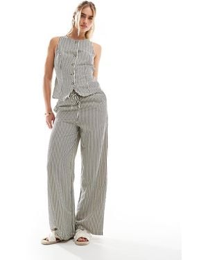 New Look Stripe Wide Leg Trousers - Grey