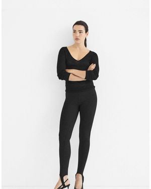 Stradivarius Basic pullover mit v-ausschnitt aus wolle und seide - Weiß