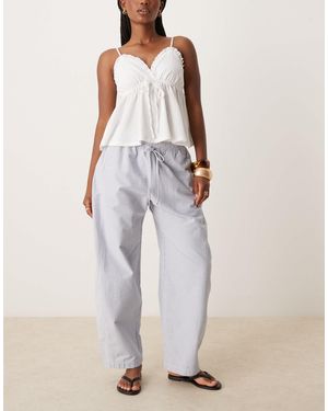Abercrombie & Fitch Pantalon bouffant à enfiler avec rayures et cordon - Blanc