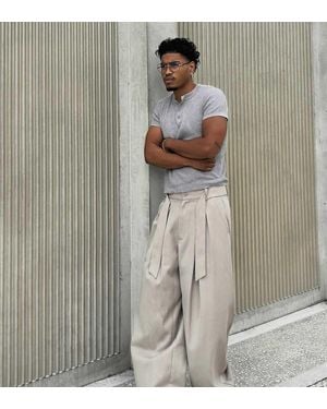 Bershka Tall Barrel-Leg Trousers With Darts And Belt - Grey